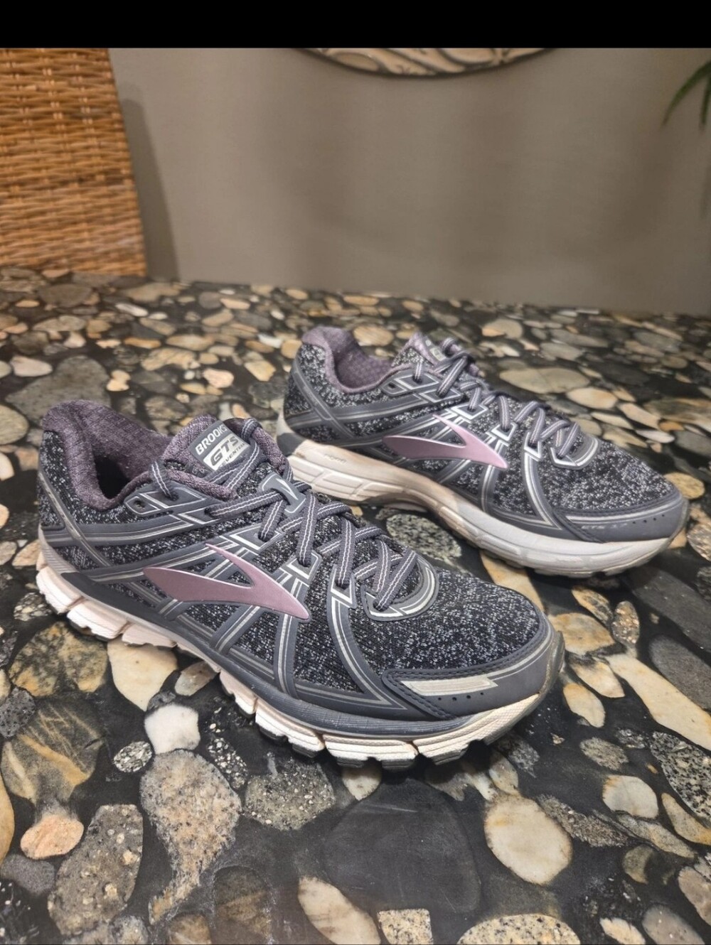 Brooks Adrenaline GTS 17 Women's Running Shoes Gray Purple Athletic Size 10.5